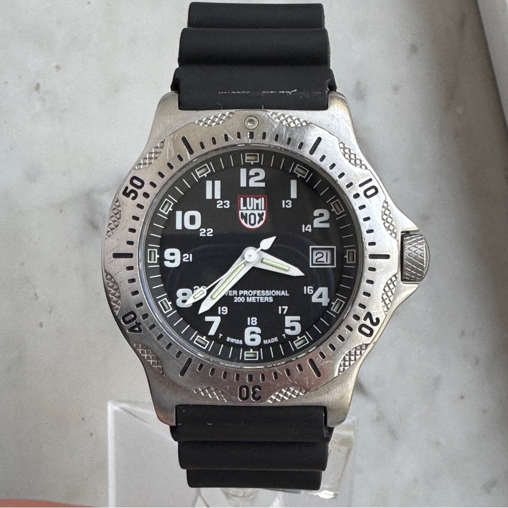Luminox Series 8000 Diver Mens Date Watch w/ New Battery